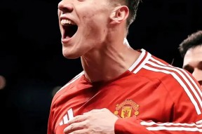 蒂姆连续十五场比赛得分超过表现优异，曼联不断突破！观众掌声雷动的简单介绍-爱游戏平台