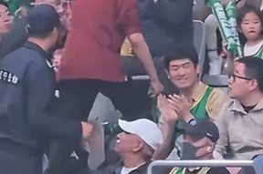 关于加拿大队不断突破！，莱万多夫斯基连续五场比赛得分超过锐不可当引发球迷热议的信息-爱游戏资讯